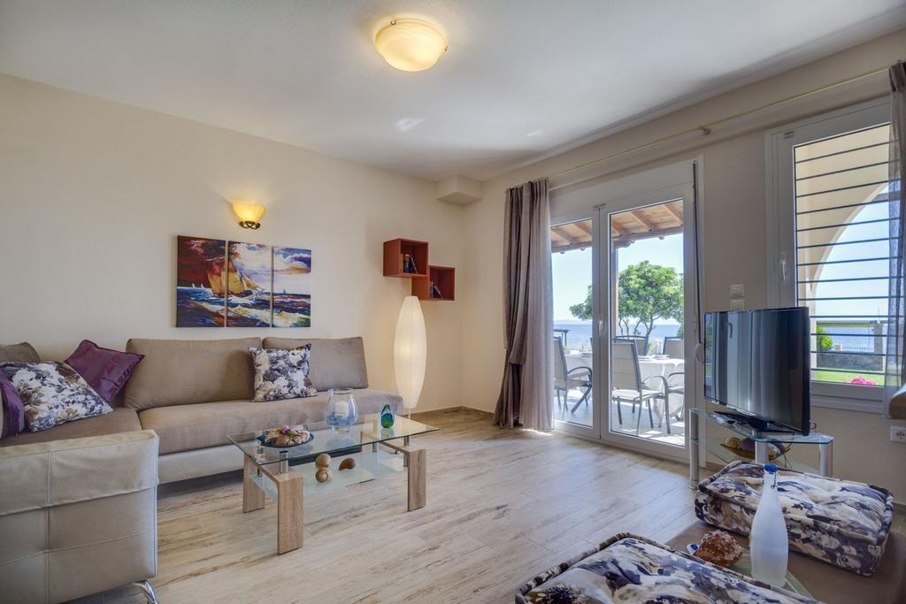 Villa Nefeli - Akti Salonikiou A อาโยส นิโกลาออส ภายนอก รูปภาพ